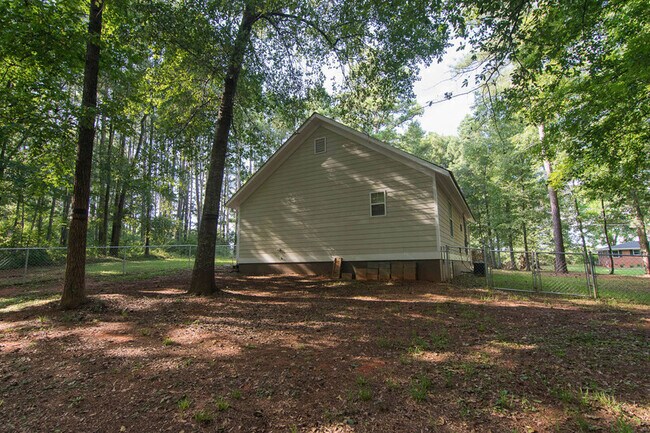 Building Photo - 2354 Airport Dr