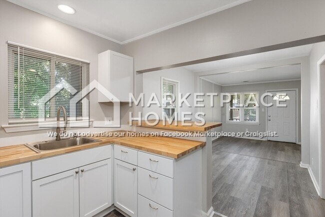 Building Photo - 7094 Fisher Ave