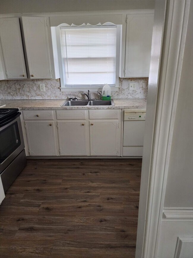 Building Photo - 1556 Malden Drive