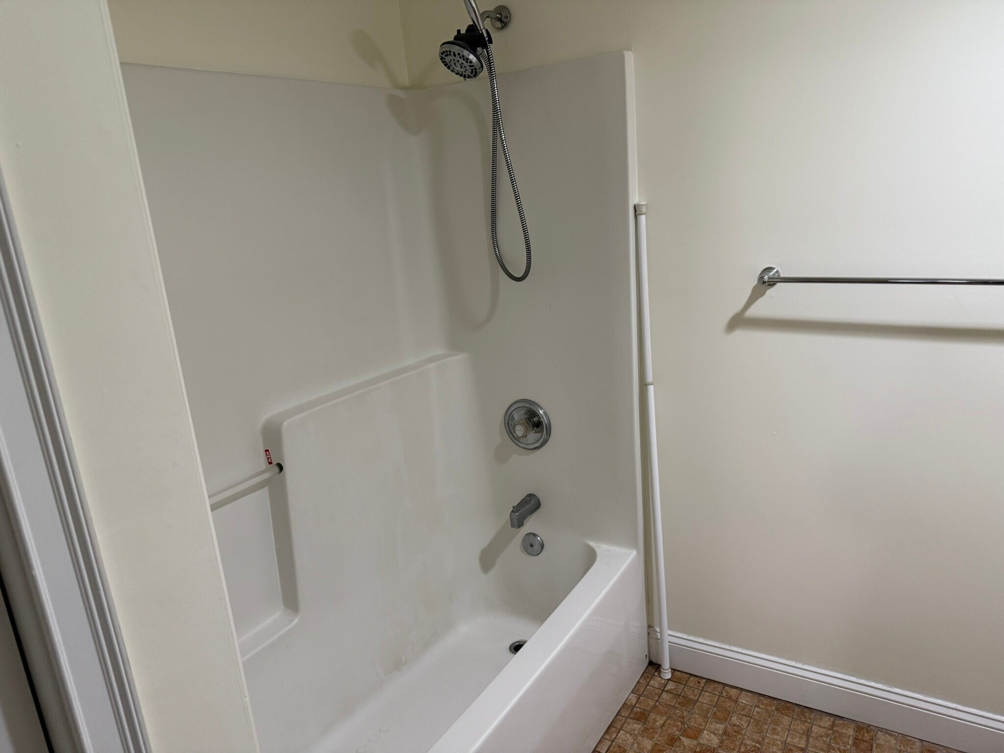 Building Photo - 380 Main St