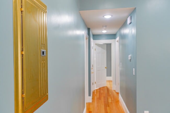 Building Photo - 24 Tudor St