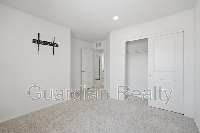 Building Photo - 2879 Cabrillo Terrace St