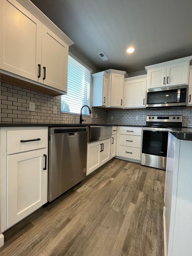 Building Photo - Beautiful Home Located in a Private Community!