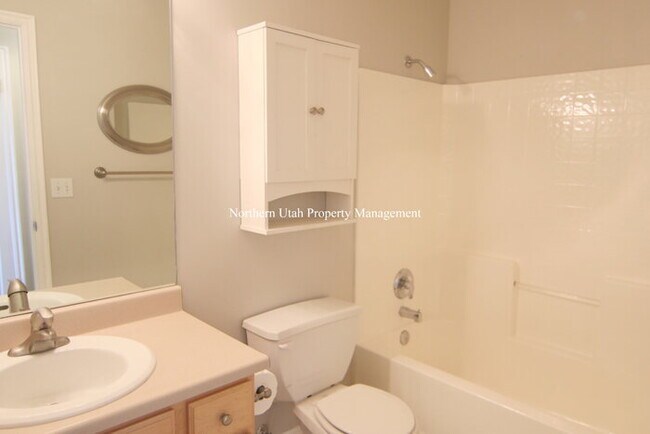 Building Photo - Amazing South Ogden Home with Everything!