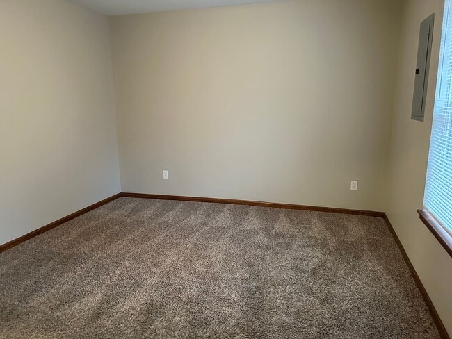 Building Photo - 2 Bed Single Level Duplex in Grain Valley