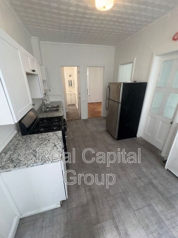 Building Photo - 130 5th Ave
