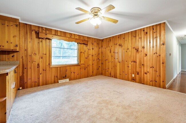 Building Photo - Beautiful 3-Bedroom Ranch Style Family Home with LARGE Fenced in Yard!