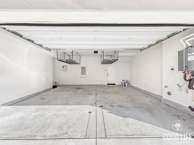 Building Photo - Beautiful 4BD/4BA Townhouse in Otay Ranch ...
