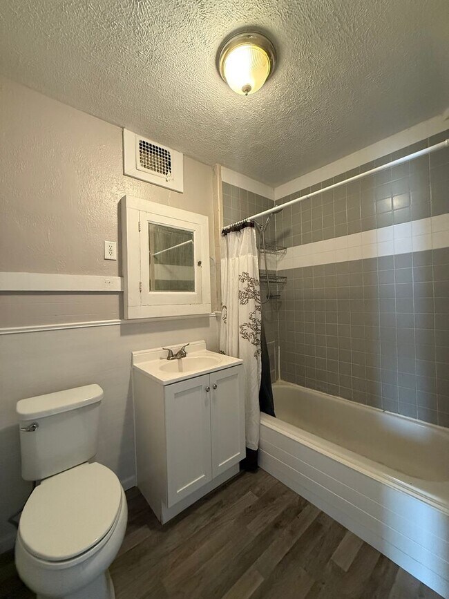 Building Photo - 1911 Park Ave