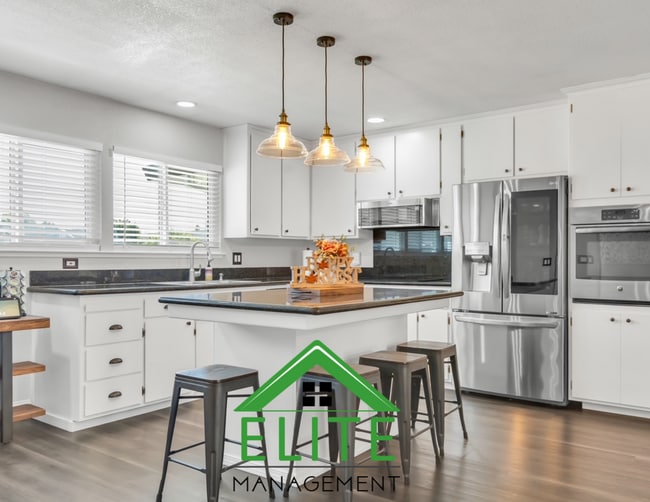 Building Photo - A Beautifully Maintained 3-Bedroom Home in...