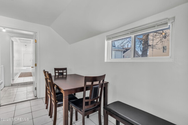 Building Photo - 56 Highland Ave