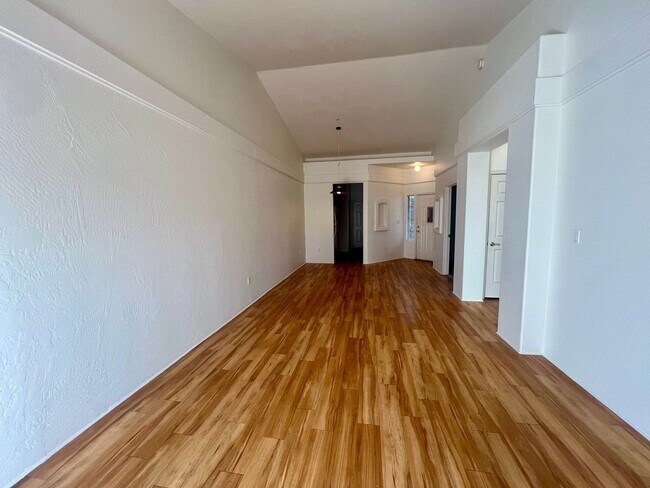 Building Photo - Unfurnished - 1 Year Rental