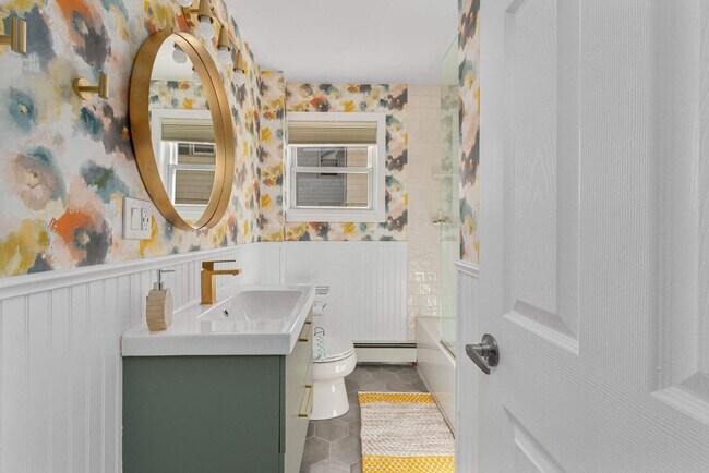 Building Photo - 136 Main St