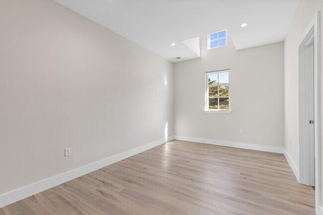 Building Photo - 193 Carmel Ave