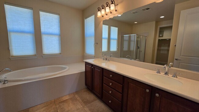 Building Photo - 2205 Heavenly View Trail