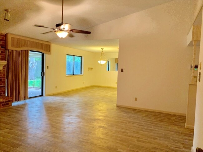 Building Photo - 10710 Sagebluff Dr