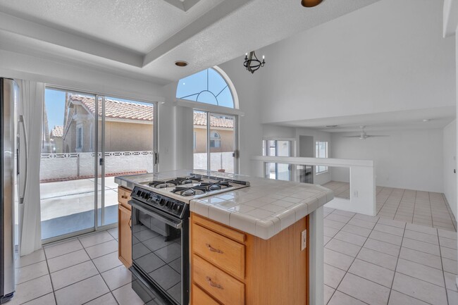 Building Photo - Beautiful Home in West with 4 bedrooms/3 b...