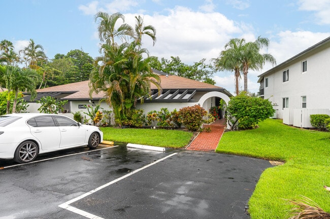 Building Photo - 13462 Sabal Palm Ct