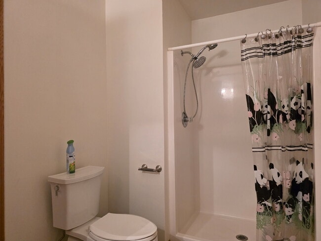 Building Photo - Multi generational Home New London