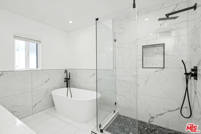 Building Photo - 7832 Croydon Ave