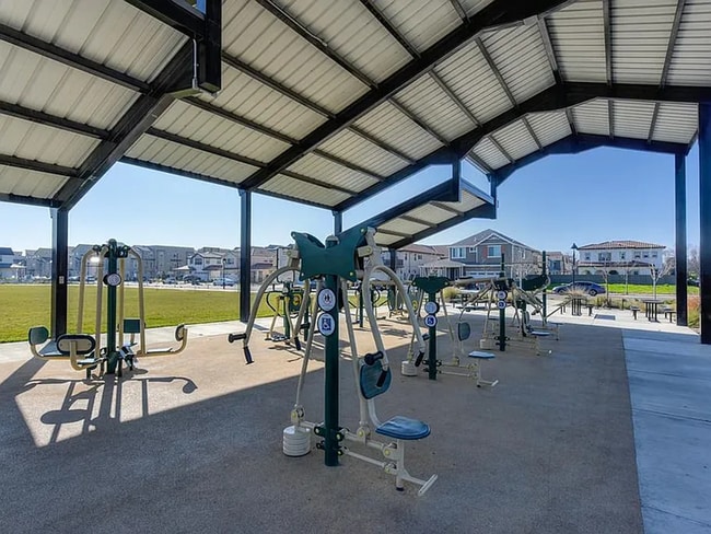 Building Photo - Premier 2/2 Condo in The Cannery