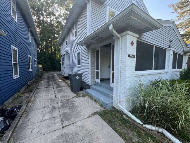 Building Photo - 5542 N College Ave
