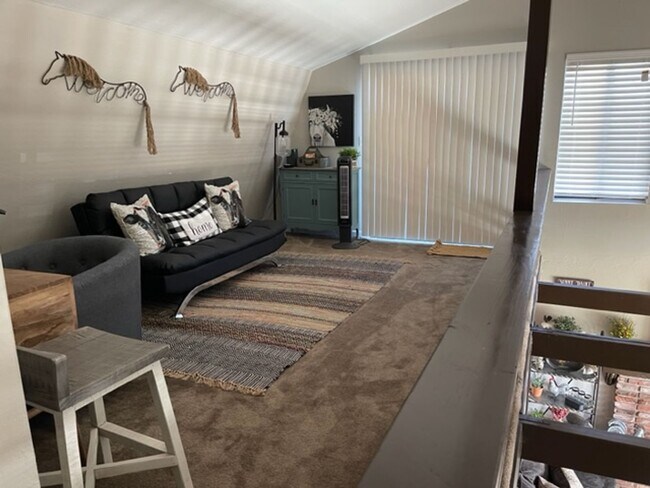 Building Photo - 2 BEDROOM 2 BATH+ LOFT - HORSE PROPERTY - FURNISHED