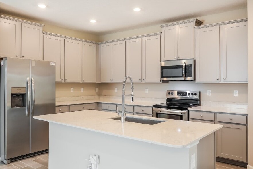 Building Photo - 6337 Bluff Ave