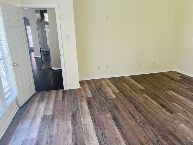 Building Photo - 4722 Silverlake Dr