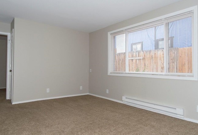 Interior Photo - 2445 Lawrence St
