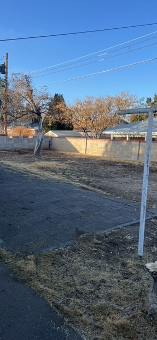 Building Photo - Nice 3 Bedroom 2 Bathroom, 2 Living areas. NE Heights, with plenty of room to roam inside and out