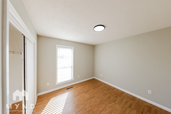 Building Photo - 1017 Mountain Dr