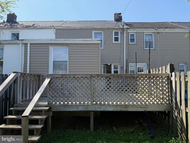 Building Photo - 1333 Sycamore Ave