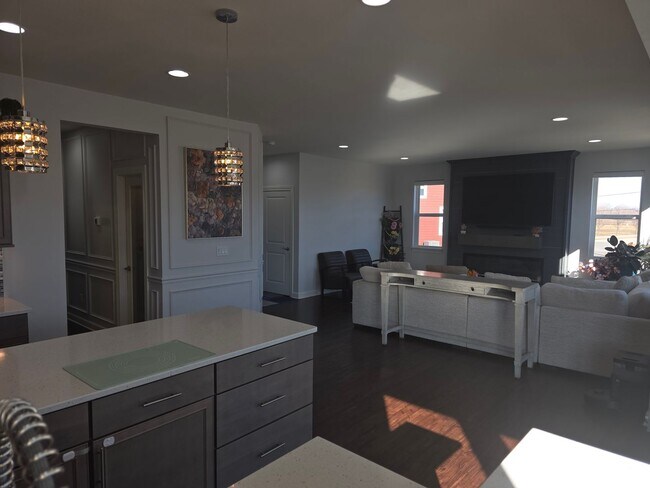 Building Photo - Updated 5 bedroom Sussex home