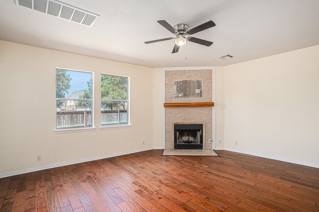 Building Photo - 200 Frontier Cove