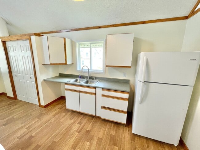 Building Photo - 3723 Shelburne Rd
