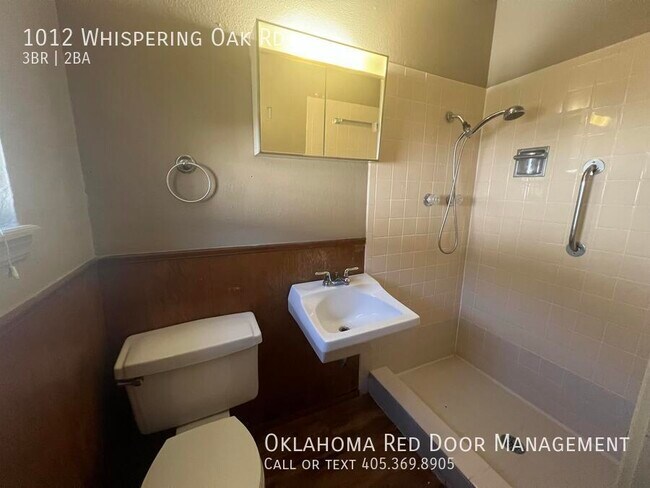 Building Photo - 1012 Whispering Oak Rd