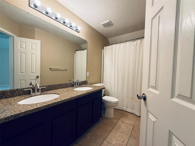 Building Photo - 2110 Winding Springs Dr