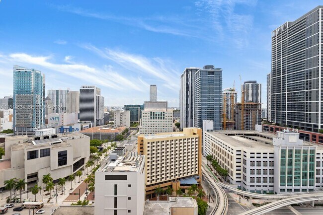 Building Photo - 398 NE 5th St