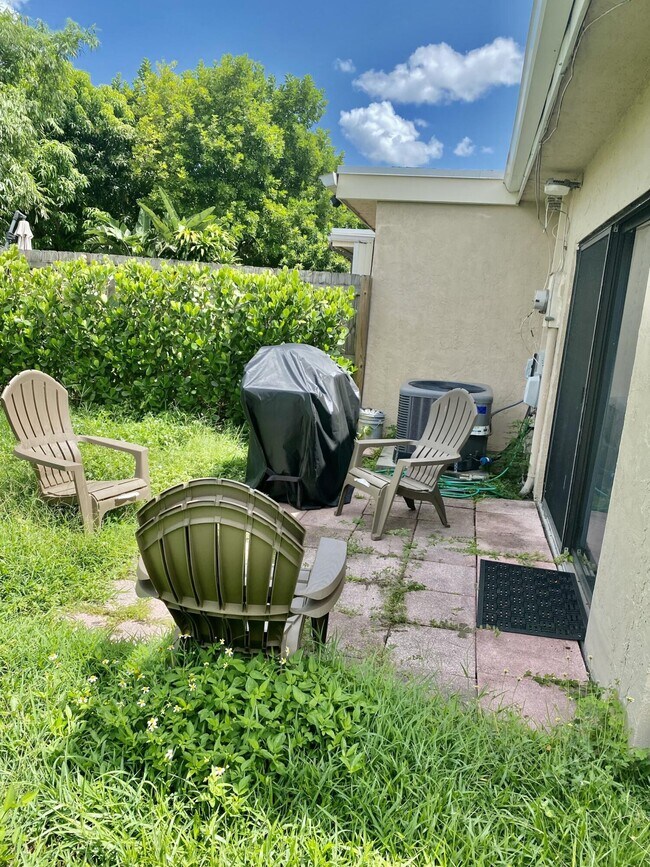 Building Photo - 1602 Montauk Dr