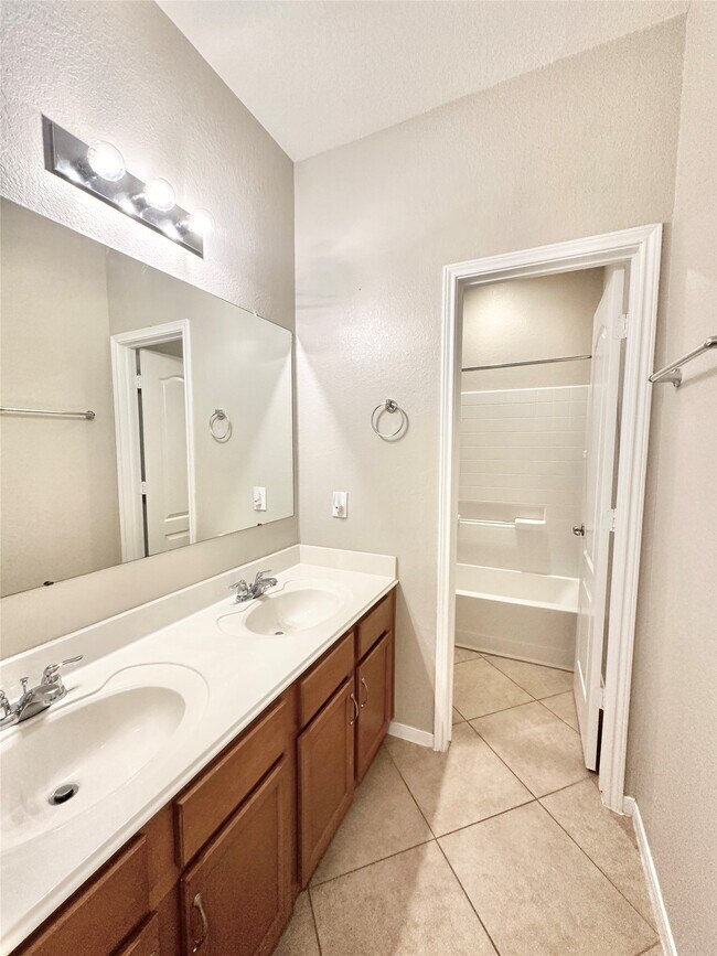 Building Photo - 25323 Lisburn Dr