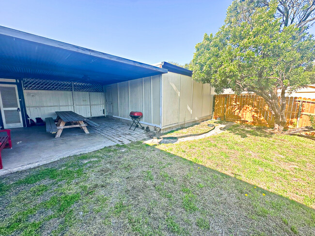 Building Photo - 4013 Burning Tree Dr