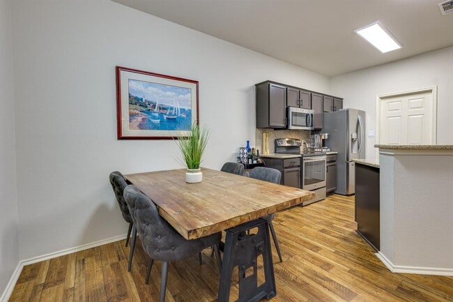 Building Photo - 4501 Whispering Valley Dr