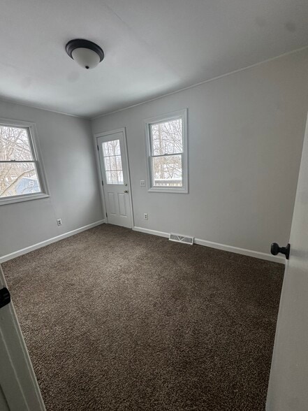 Building Photo - 150 Ethan Allen Pky