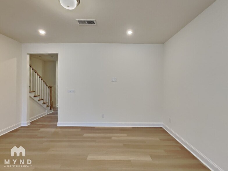 Building Photo - 1546 Cedar Tree Dr