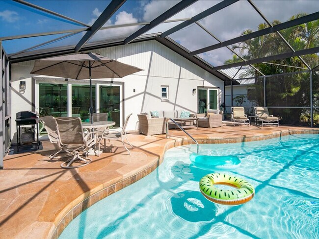 Building Photo - 692 106th Ave N