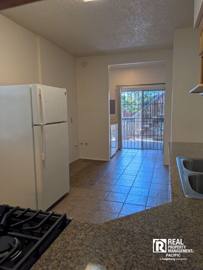 Building Photo - Charming 2BR Home with Private Deck & Shared Backyard – Oakland