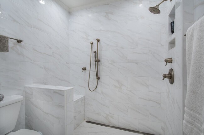 Building Photo - Immaculate Snee Farm Townhome for Rent!