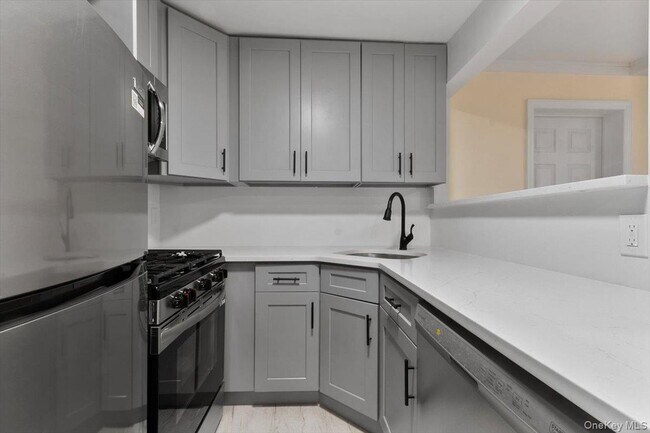 Building Photo - 116 Corlies Ave