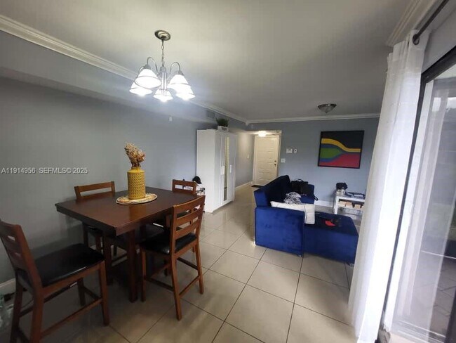 Building Photo - 960 N Franklin Ave